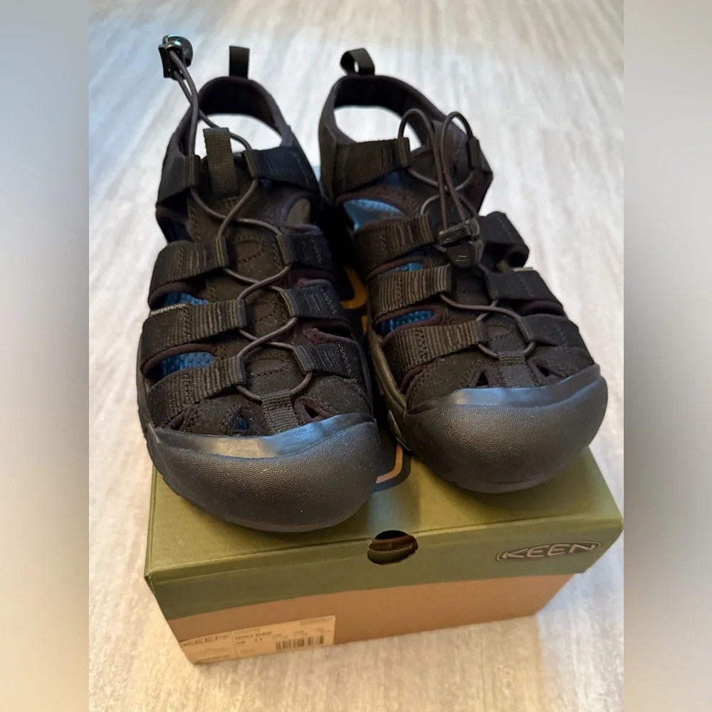 Keen men’s black Newport H2 fisherman sport sandals